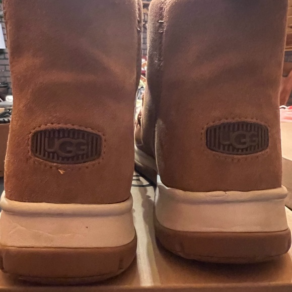 Ugg Women’s Size 11 Suede Shearling Lace-Up Boots - Tan - Picture 6 of 8